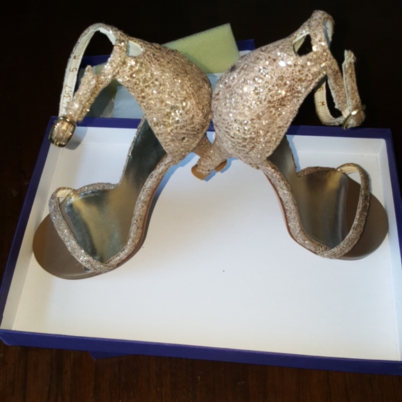 16:01 - Stuart Weitzman Strap Ankle Heels - Picture 14 of 15